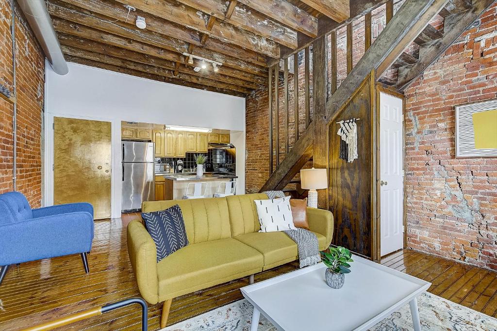 Frontdesk I Mariner’s Court Apts Northern Liberties Philadelphia